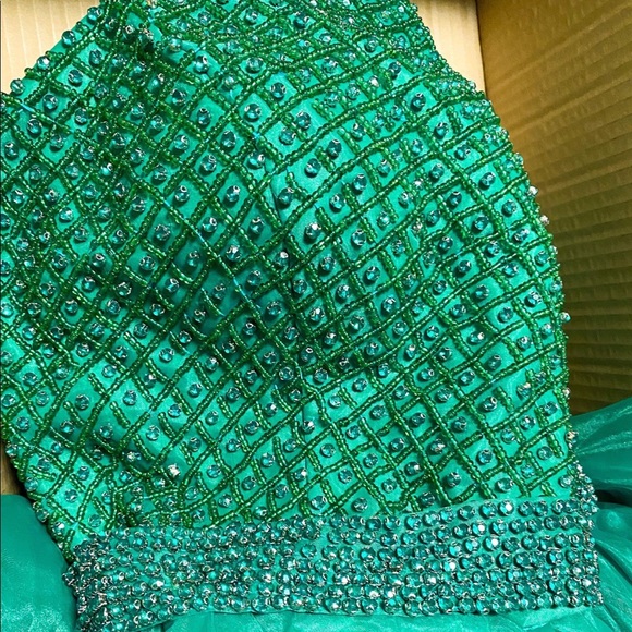********SOLD*******Custom Emerald Green Ballgown - Picture 2 of 5